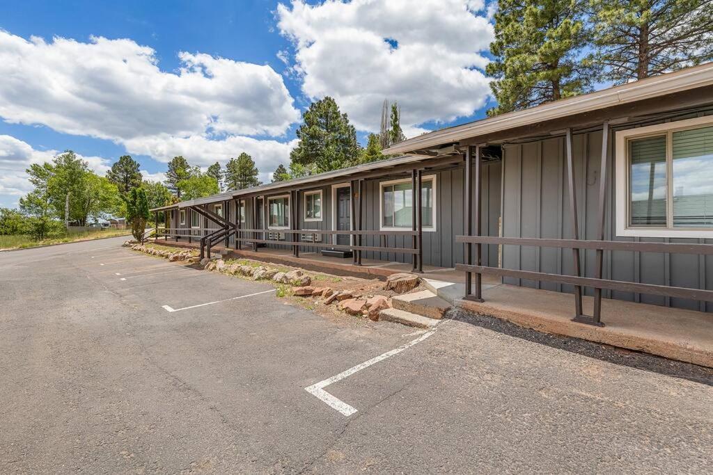 Апартаменты Venture At Route 66 Флагстафф Экстерьер фото